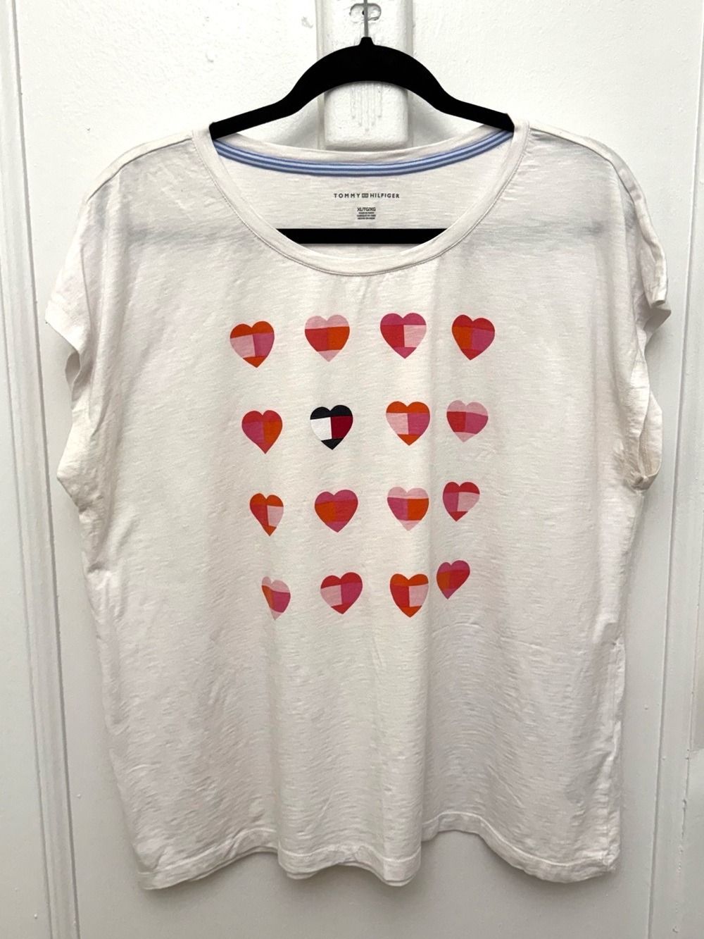 Tommy Hilfiger White Tee with Pink & Red Hearts Size XL